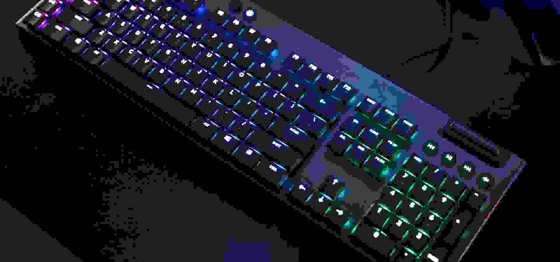 Imagem de fundo do produto Teclado Mecânico Gamer com fio Logitech G815 Switch Brown Tactile - Preto