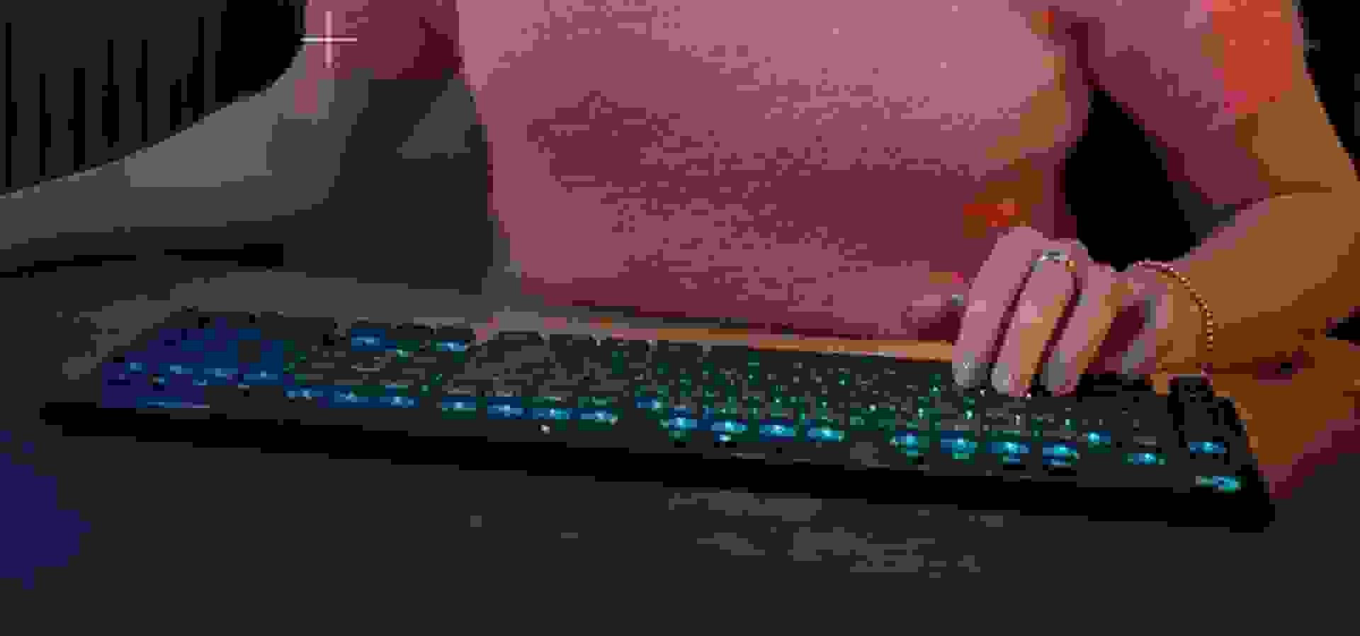 Imagem de fundo do produto Teclado Mecânico Gamer sem fio Logitech G915 Lightspeed