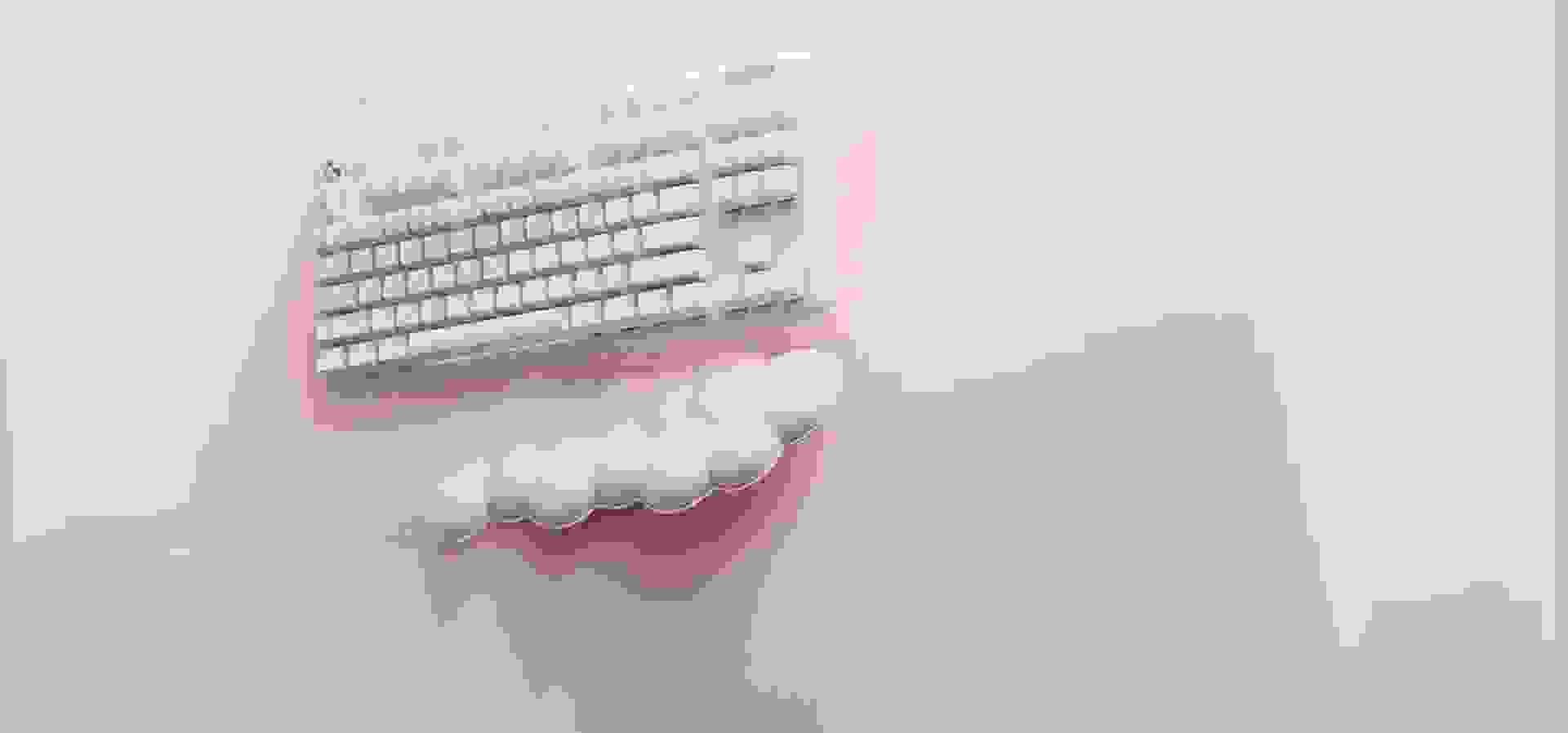 Imagem de fundo do produto Teclado Mecânico Gamer sem fio Logitech G713 Lightspeed Switch Red Linear