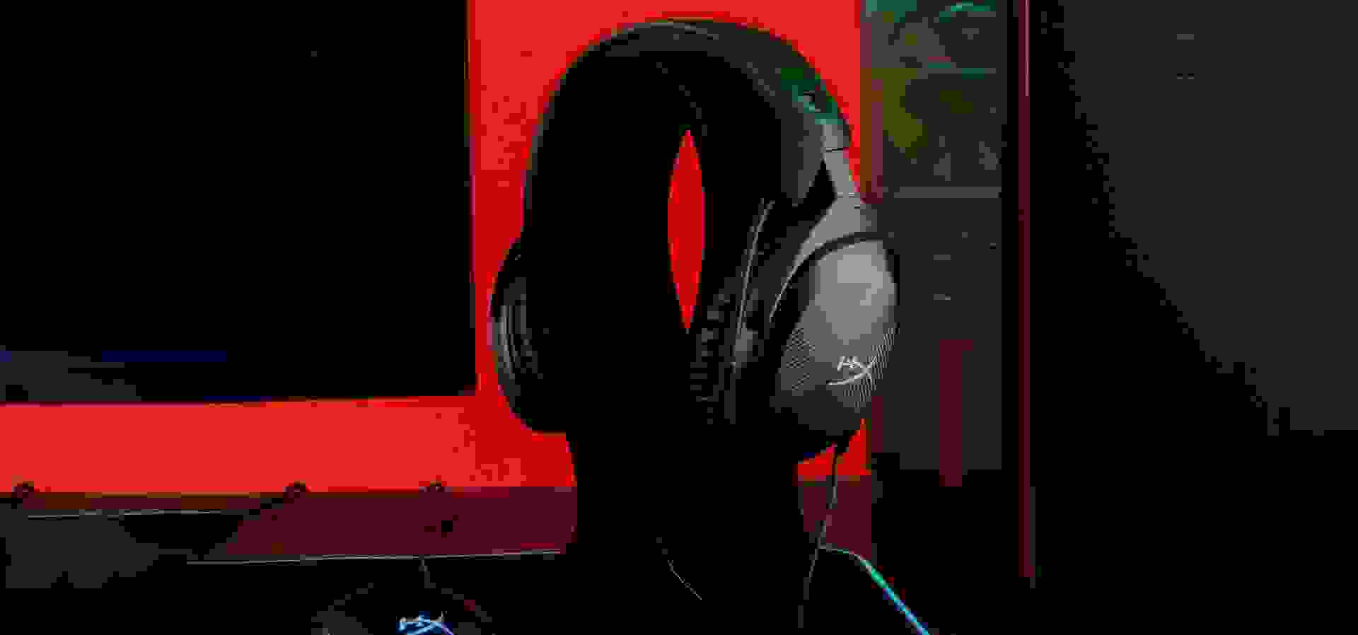 Imagem de fundo do produto Headset Gamer Com Fio - HyperX Cloud Stinger 2 (Preto)