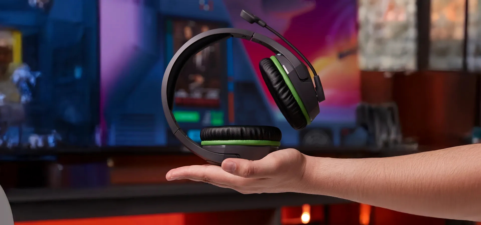 Imagem de fundo do produto Headset Gamer Sem Fio - HyperX CloudX Stinger Core - Xbox (Verde/Preto)
