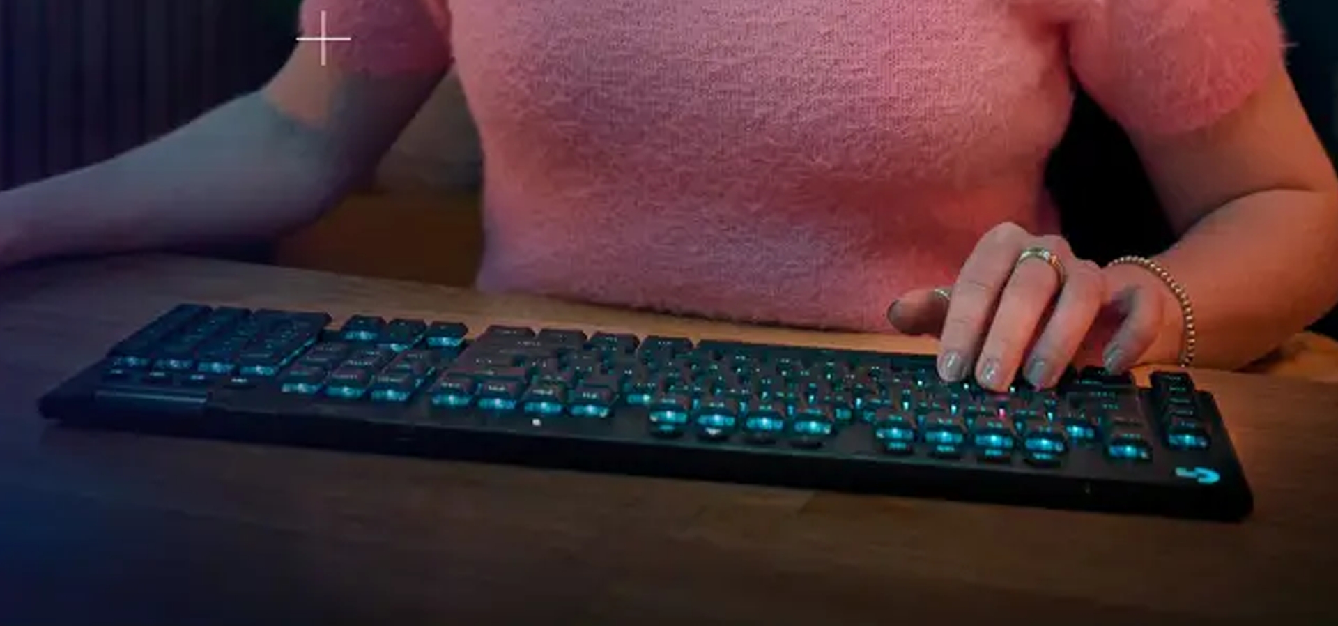 Imagem de fundo do produto Teclado Mecânico Gamer sem fio Logitech G915 Lightspeed