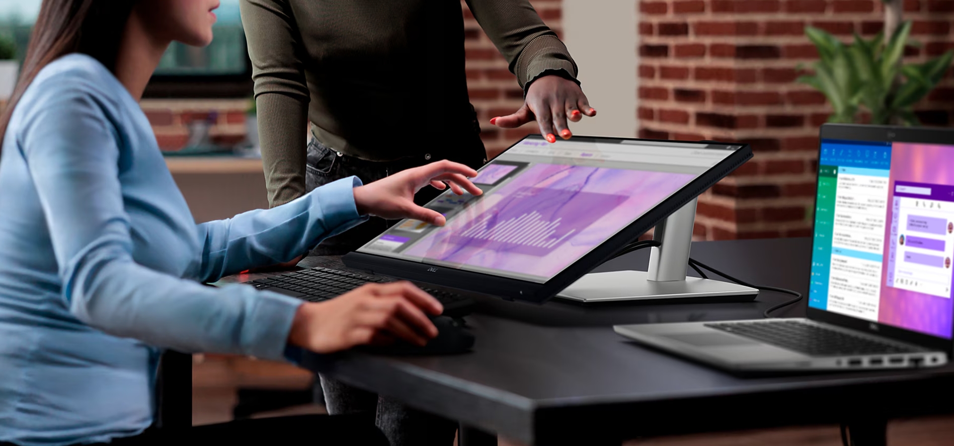 Imagem de fundo do produto Monitor Dell Touch Screen de 24” USB-C P2424HT