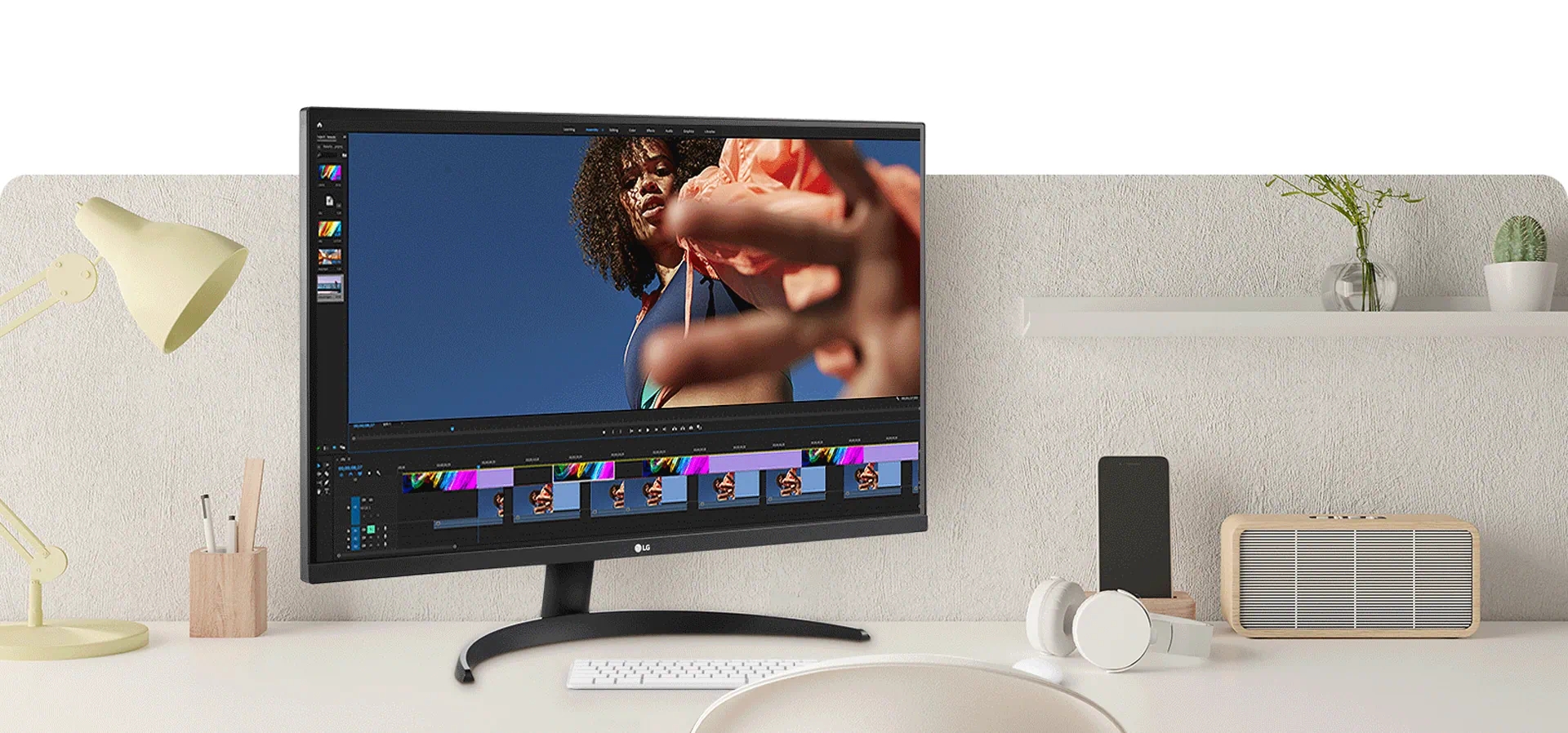 Imagem de fundo do produto Monitor LG Ultra UHD 32'' 4K, HDMI, HDR10, AMD Free Sync, MaxxAudio, Dynamic Action Sync, Black Stabilizer - 32UR500-B