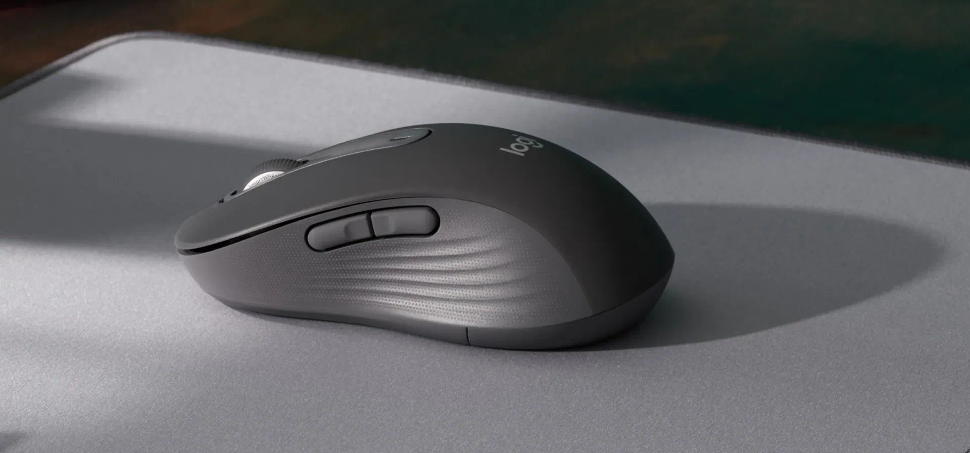 Imagem de fundo do produto Mouse sem Fio Logitech Signature M550 L