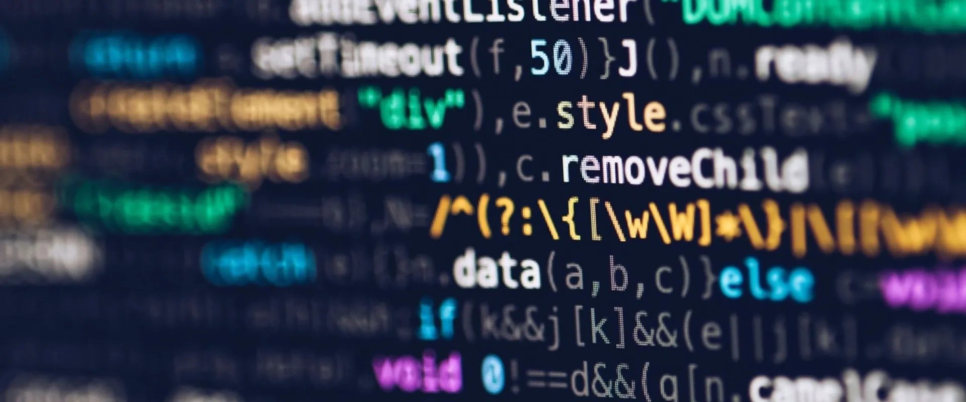 Imagem de uma tela de computador com palavras em linguagem de programação