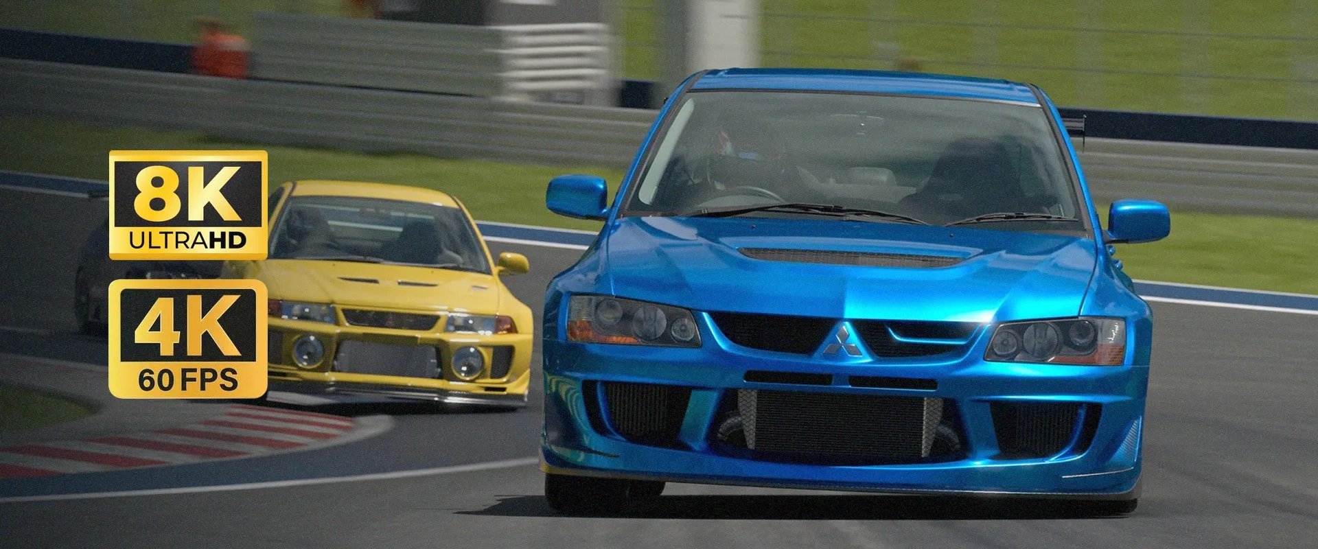 Imagem dos ícones de 8k ultra hd e 4k 30fps ao canto esquerdo e um carro em uma pista de corrida dentro do jogo Gran Turismo 7